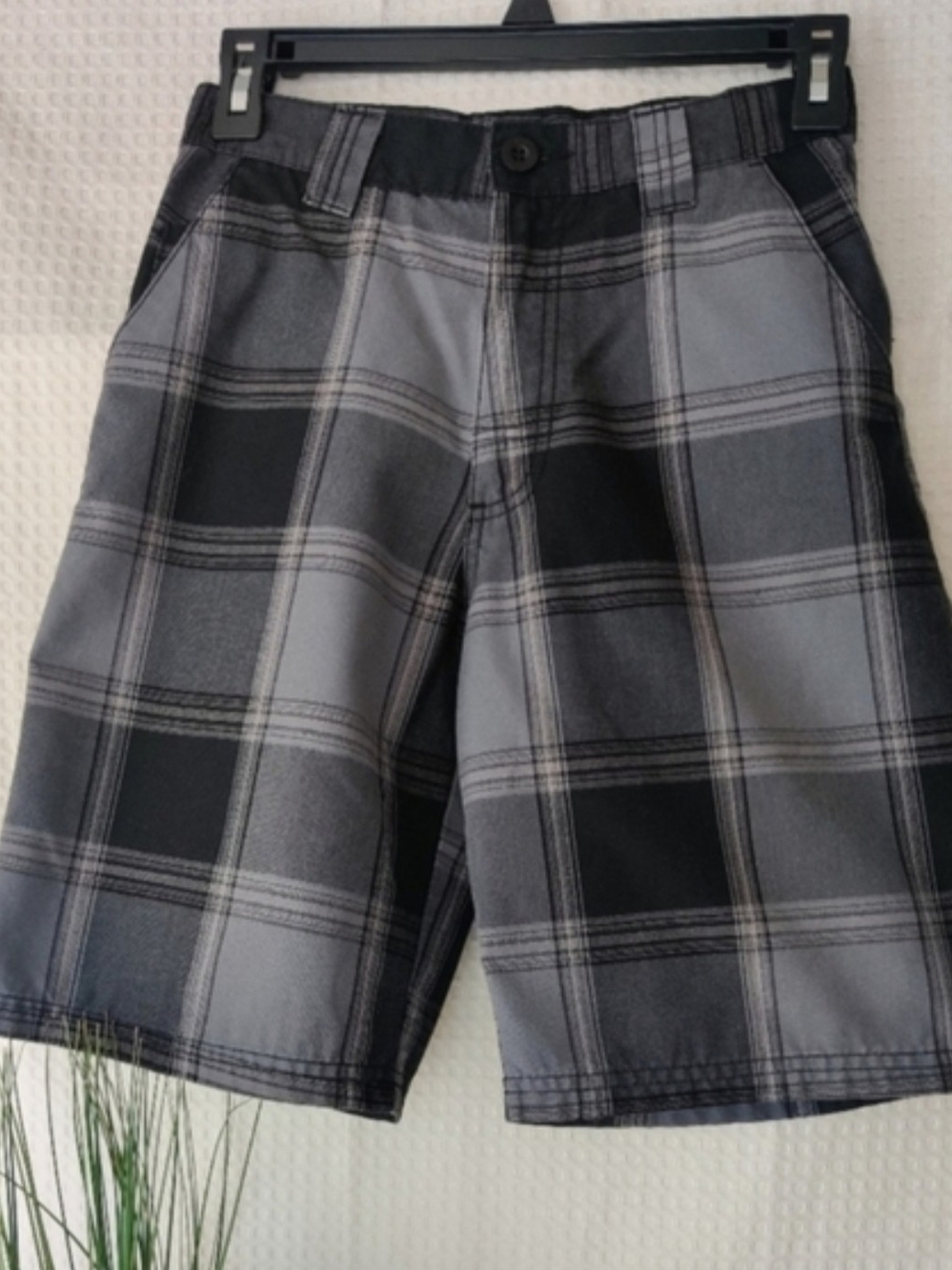 Burnside Boys Shorts, Black and Gray Plaid, Size 10💰